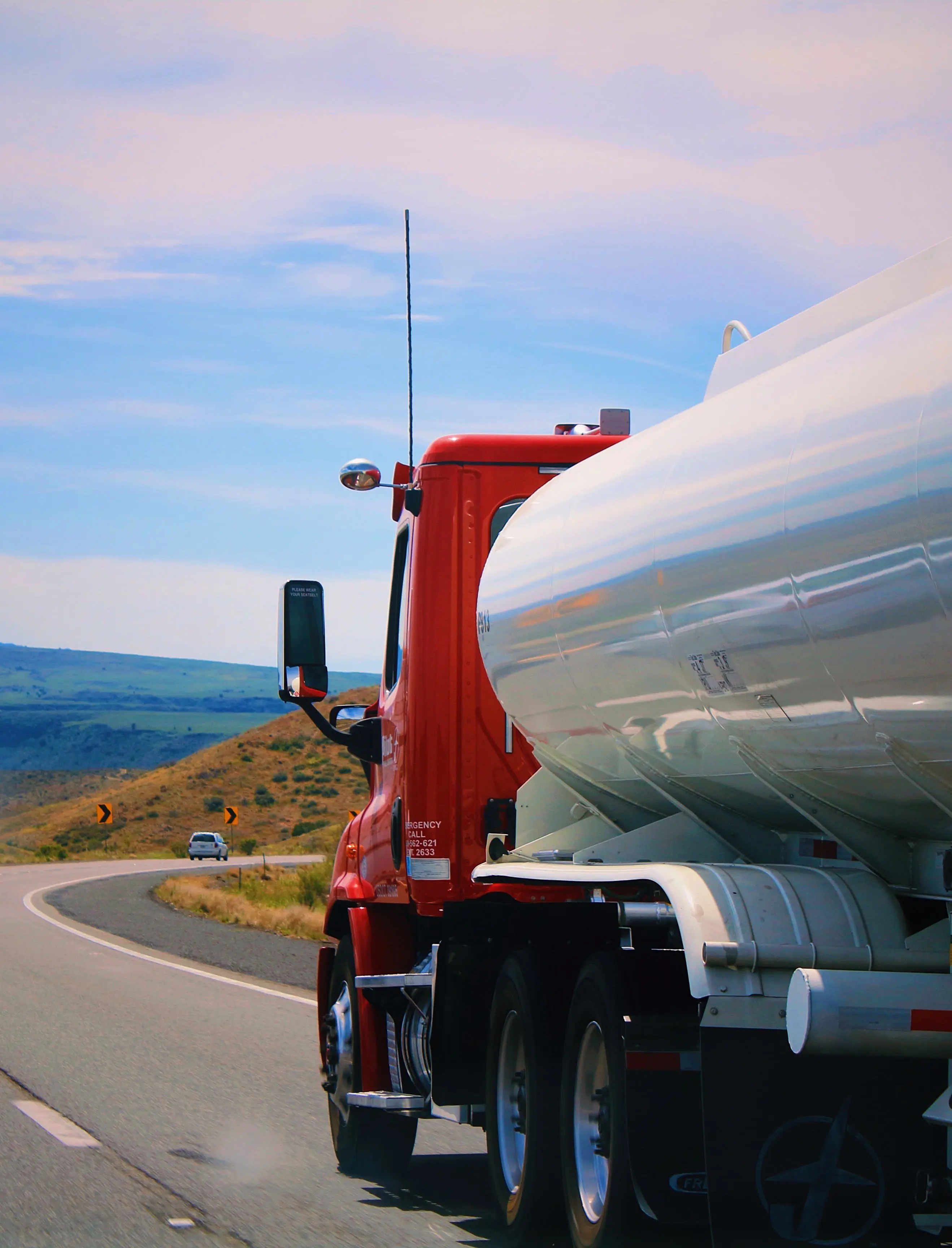 Decent Way tanker truck on UAE highway